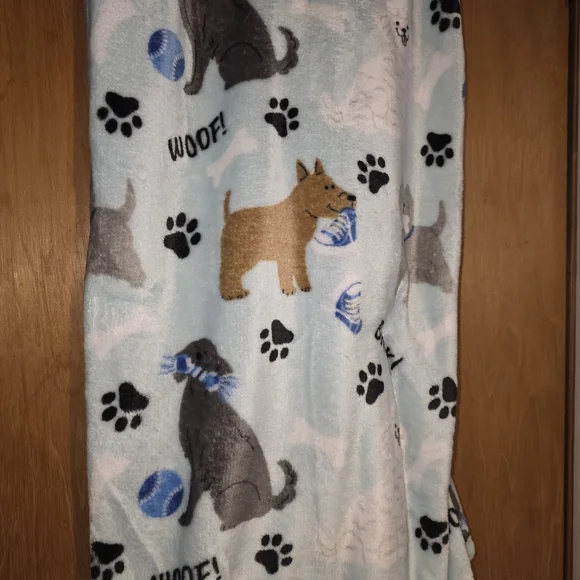 Dog * WOOF* Plush Throw Blanket - Picture 4 of 8